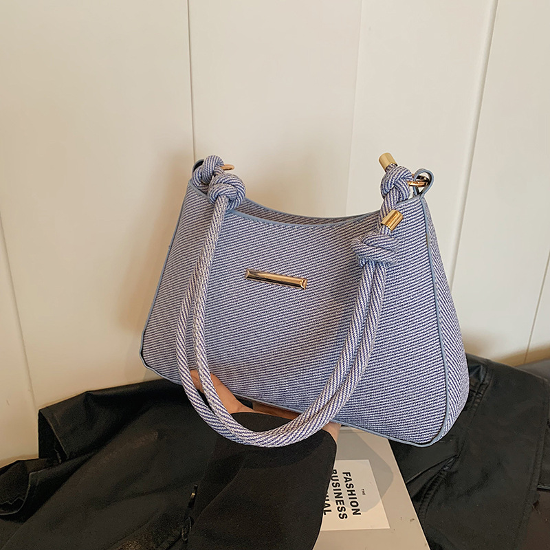 High-end style 2024 new trendy women's bag for autumn and winter, simple and versatile commuting single-shoulder bag, high-quality and niche underarm bag full figure