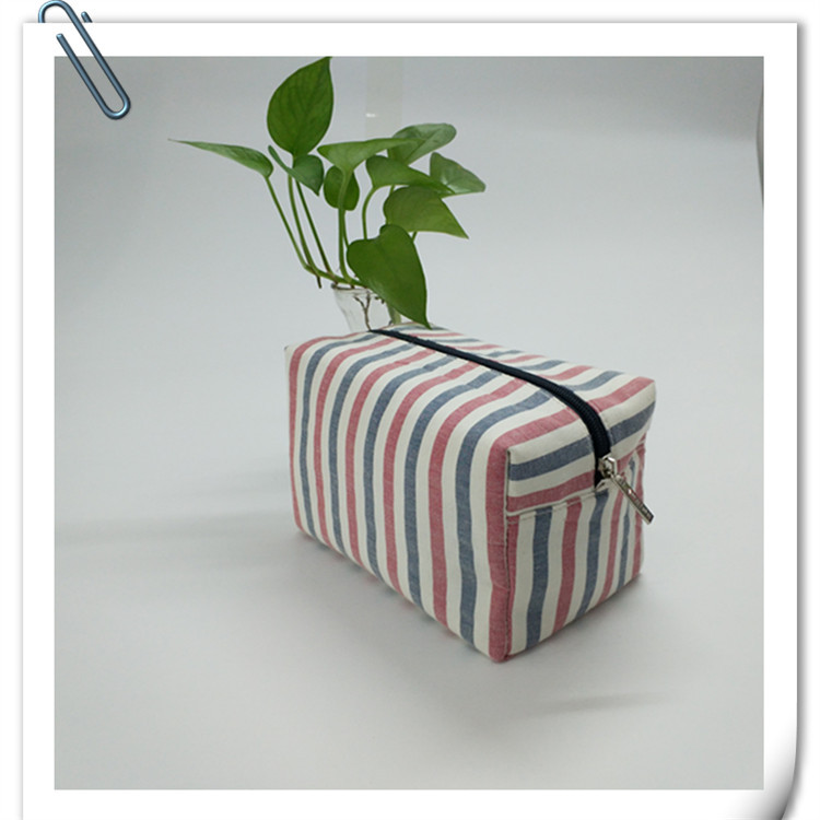 Cotton fabric cosmetic bag, striped square cosmetic bag, cosmetic storage bag, travel toiletry bag manufacturer custom LOGO Application Scenario