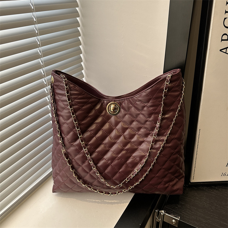 Underarm bag, women's bag, large capacity, 2024 new winter niche diamond-shaped chain bag, fashionable single-shoulder crossbody bag full figure