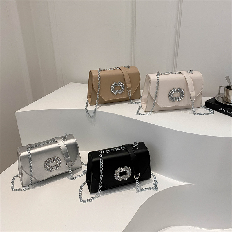 This year's popular bags: 2025 Spring New fashion crossbody bag, simple small square bag, casual single-shoulder bag, women's diamond Application Scenario