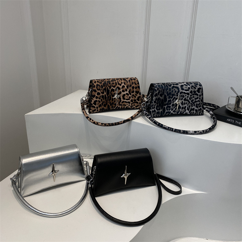 Retro leopard print small square bag for women, Spring 2025 new simple and casual handbag, Korean style trendy single-shoulder crossbody bag Application Scenario