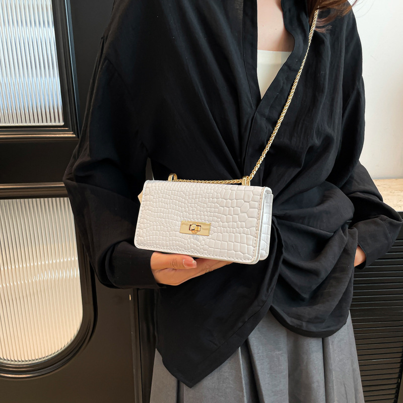 Sweet and cool girl crocodile pattern patent leather bag, high-end texture hand-held small square bag, 2025 new style chain crossbody bag for women details Picture