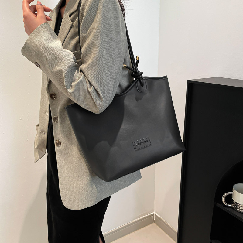 Simple and stylish large-capacity tote bag 2025 new style, fashionable and versatile casual women's bag, single-shoulder commuting underarm bag details Picture