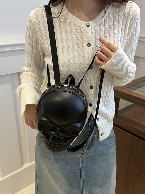The 2024 new stylish men's and women's personalized and trendy three-dimensional skull backpack is a fashionable and casual travel bag Item Picture