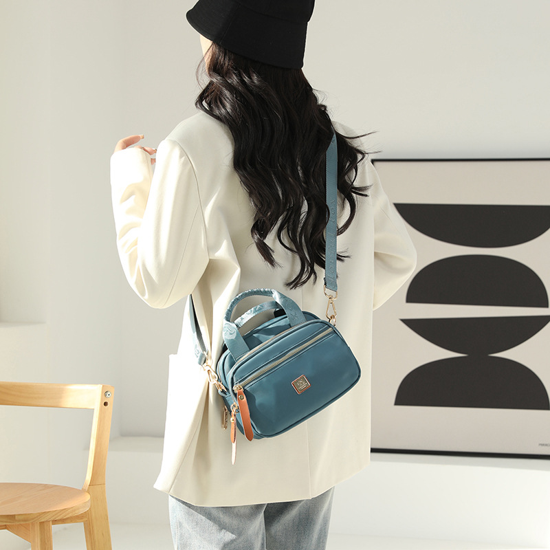 Colorful Fox's new women's trendy single-shoulder bag, fashionable and simple multi-layer crossbody bag, water-resistant nylon bag Specification drawing