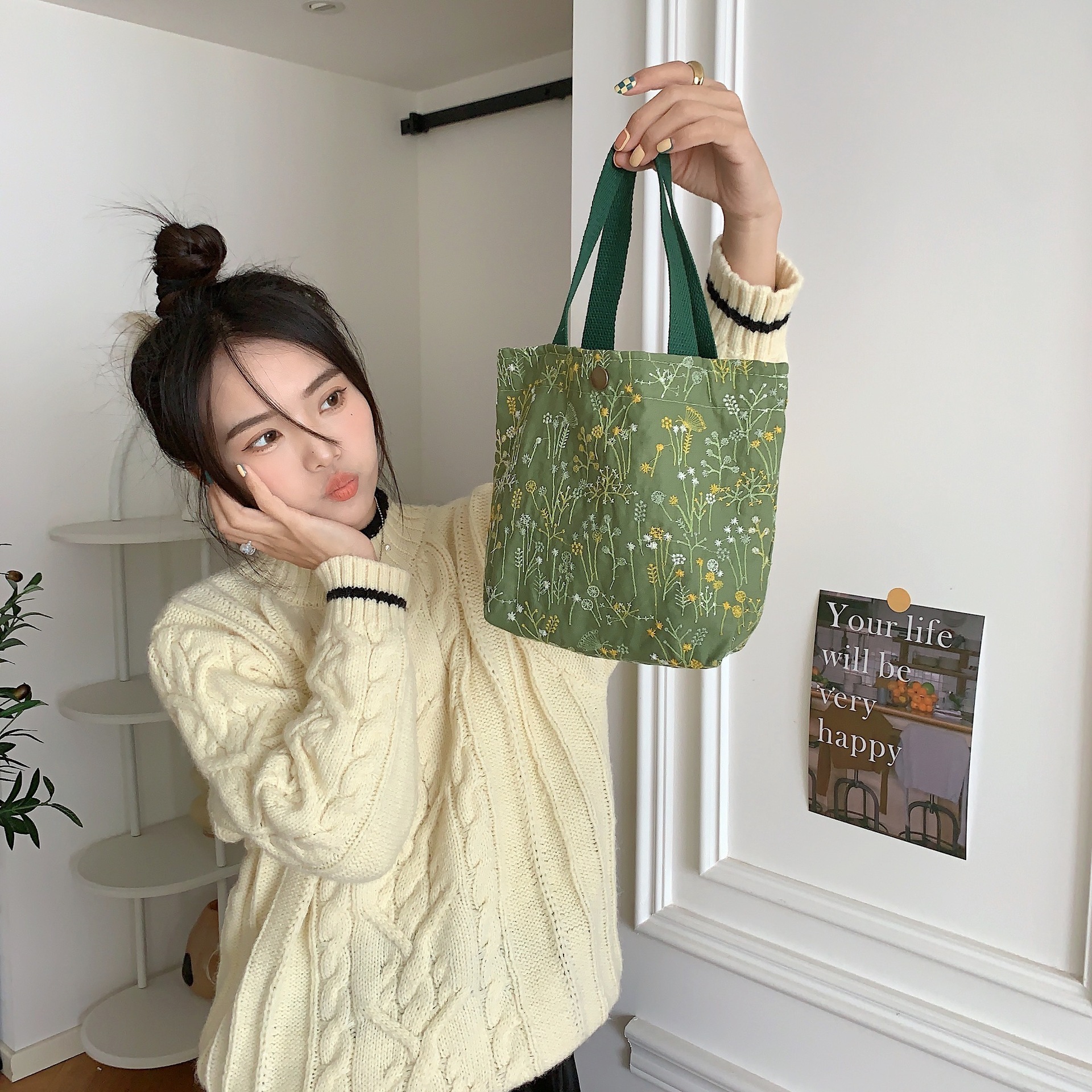 211212 Artistic and casual hand-held small bag, work lunch bag, women's crossbody bag for storing miscellaneous items, portable hand-held cloth bag Application Scenario