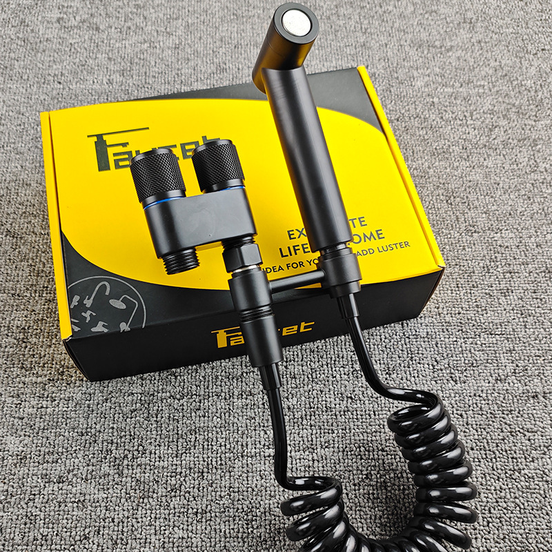 Toilet companion spray gun set, one inlet and two outlets Angle valve pressurized spray gun for flushing the bathroom, feminine washer spray gun set Application Scenario