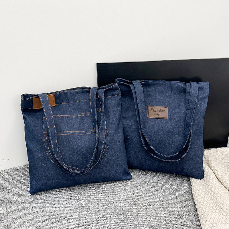 Fashionable new design denim material handbag, new women's bag, trendy and versatile shoulder bag, simple tote bag Application Scenario