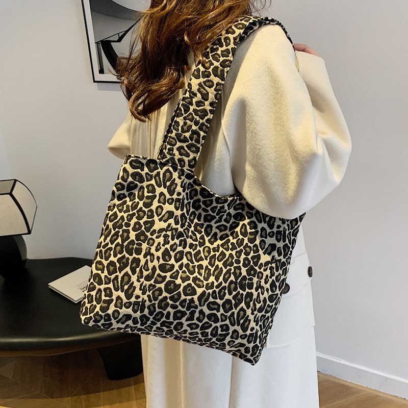 Korean version 2024 autumn/winter leopard print canvas bag, casual and fashionable printed handbag, simple and retro large-capacity single-shoulder bag Specification drawing