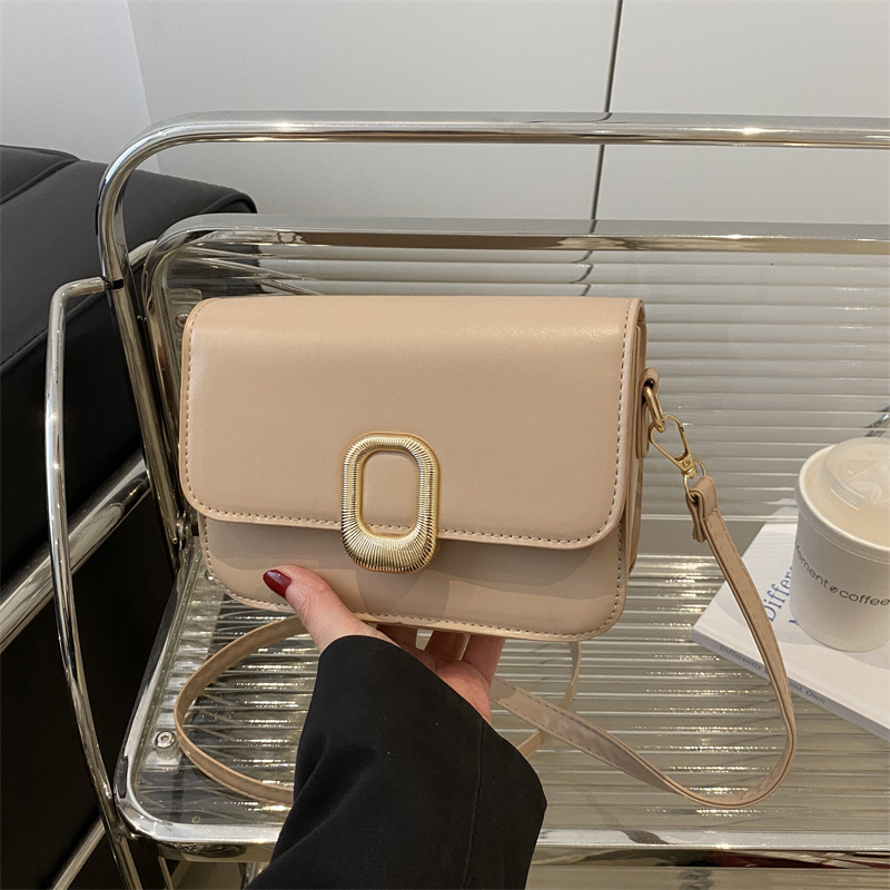 The 2025 new simple and trendy small square bag, a high-end commuting single-shoulder bag, and a lady's elegant crossbody bag full figure