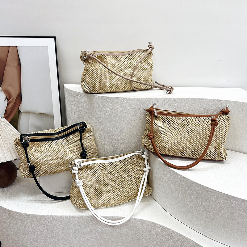 Textured, large-capacity tote bag, single-shoulder bag, 2025 new style, fashionable and retro straw woven underarm bag Application Scenario
