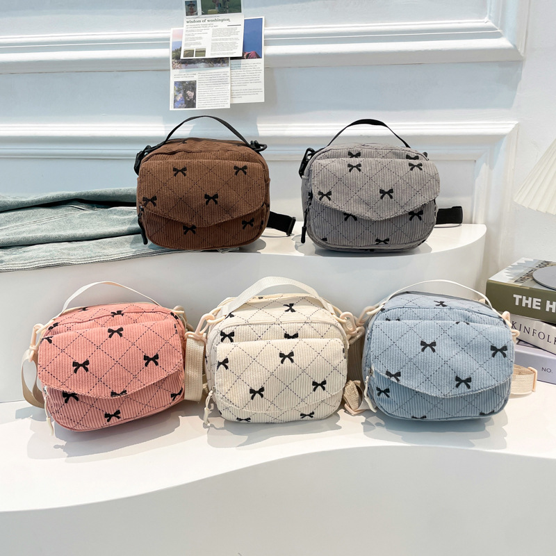 Sweet bow check single-shoulder armpit crescent bag 2025 Summer New simple and casual large capacity handbag details Picture