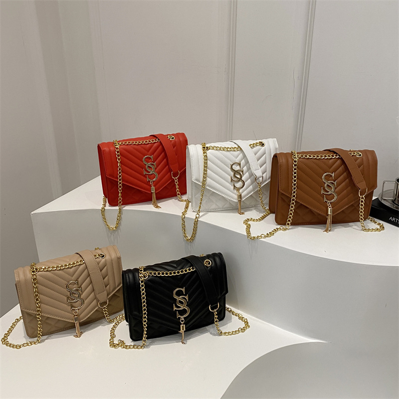 Fashionable and versatile 2025 new Spring versatile and stylish. This year's popular commuting and casual chain bag, single-shoulder crossbody bag Application Scenario