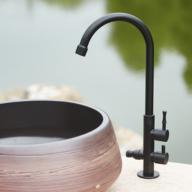 Outdoor courtyard all-copper antique single-cooling faucet, anti-freezing, retro washbasin, laundry sink, and sink dual-purpose faucet Application Scenario