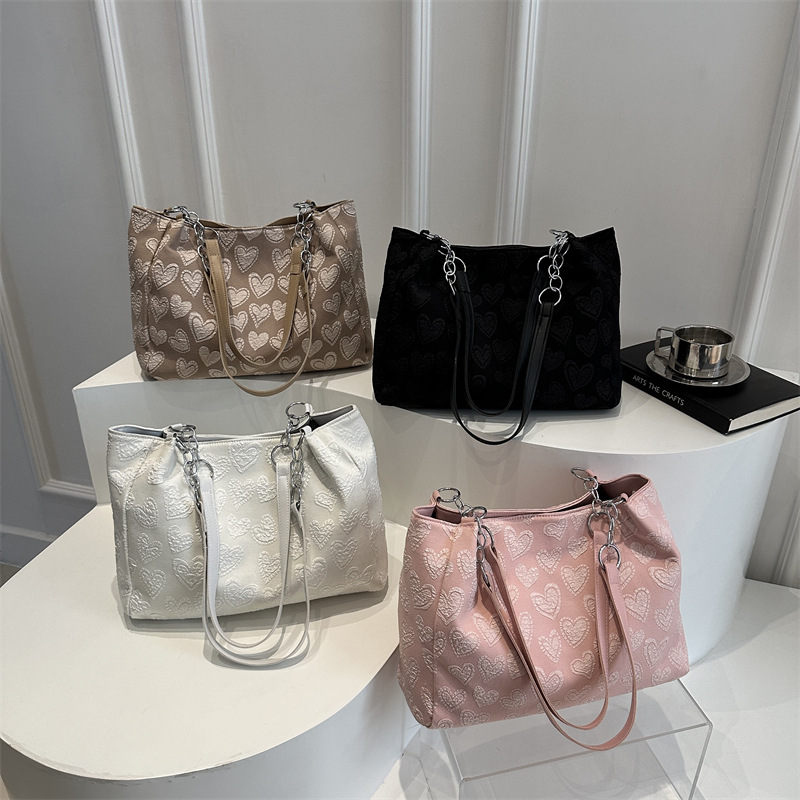 Gentle and fashionable heart tote bag 2025 New style, trendy and high-end, casual and versatile, wide shoulder crossbody bag Application Scenario