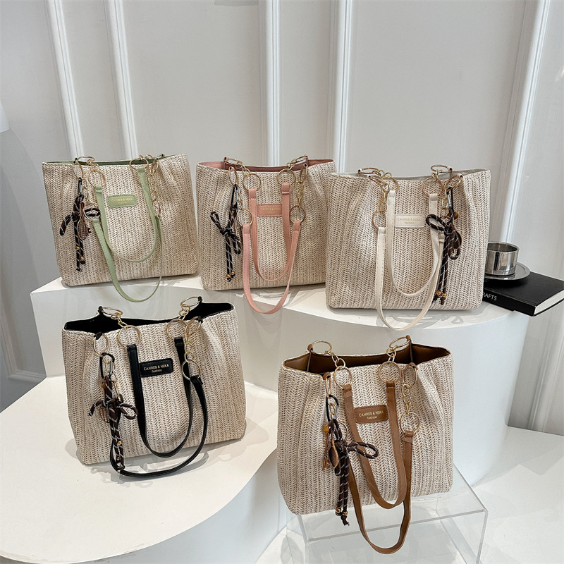 Tote bag Women's large-capacity bag 2025 Spring new straw-woven single-shoulder bag, stylish and stylish for commuting to work Application Scenario