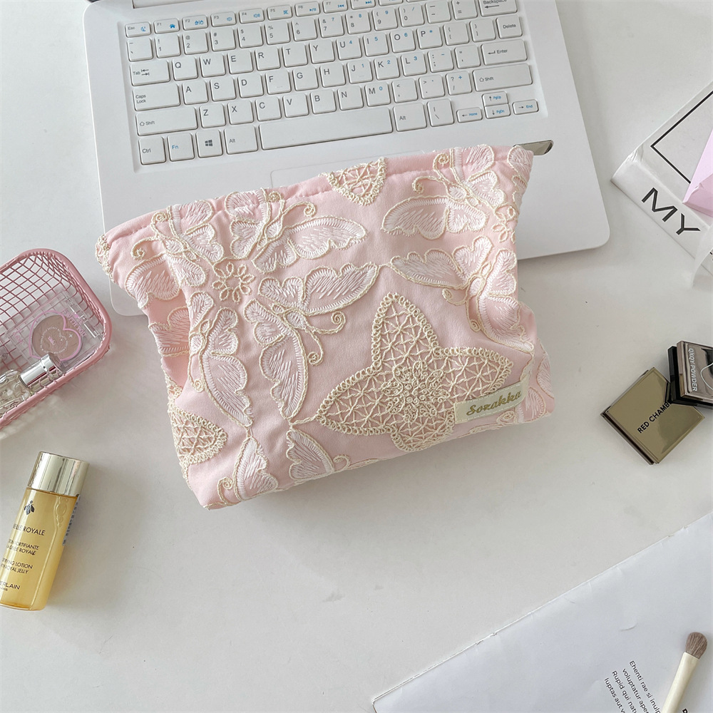5747 Three-dimensional Butterfly Makeup Bag, Portable skin care Products Storage Bag, Travel Toiletry Bag, Small square Bag, Hand-held bag Specification drawing