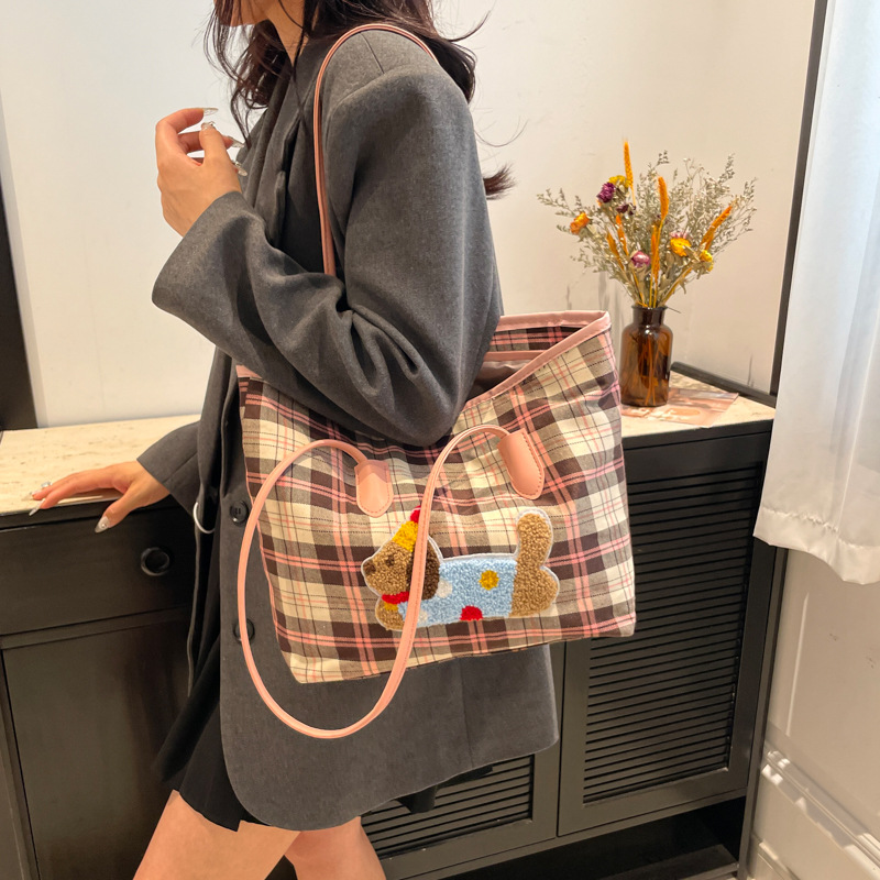 Korean style trendy checkered large bag for women, 2024 new large-capacity versatile shoulder bag, high-end commuter tote bag Specification drawing