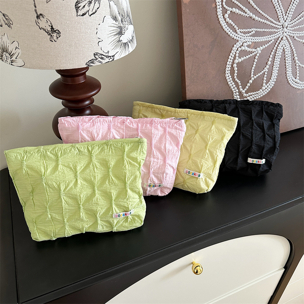 45152 ins Niche Fresh diamond-shaped makeup bag, portable storage bag, inner liner bag, touch-up bag, miscellaneous hand-held bag full figure