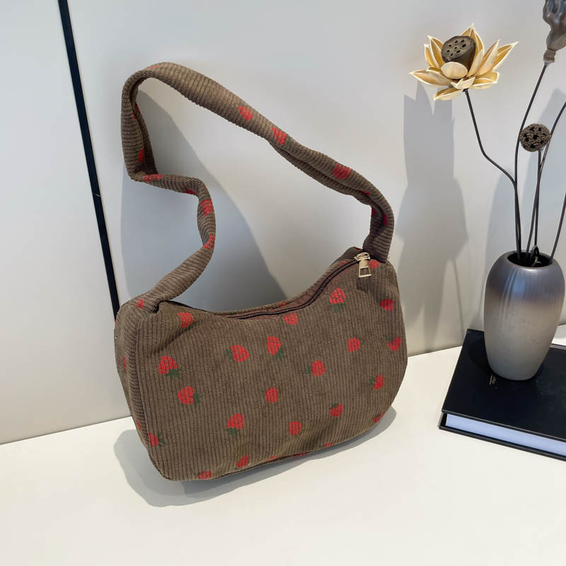 A simple, fashionable and trendy single-shoulder bag, crescent moon bag, new winter 2024 collection, artistic and fresh underarm bag full figure