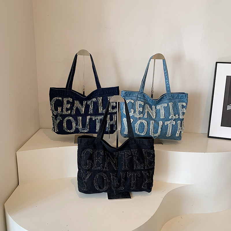 New retro denim bag, women's street casual washed canvas single-shoulder bag, student Korean-style artistic tote bag Application Scenario