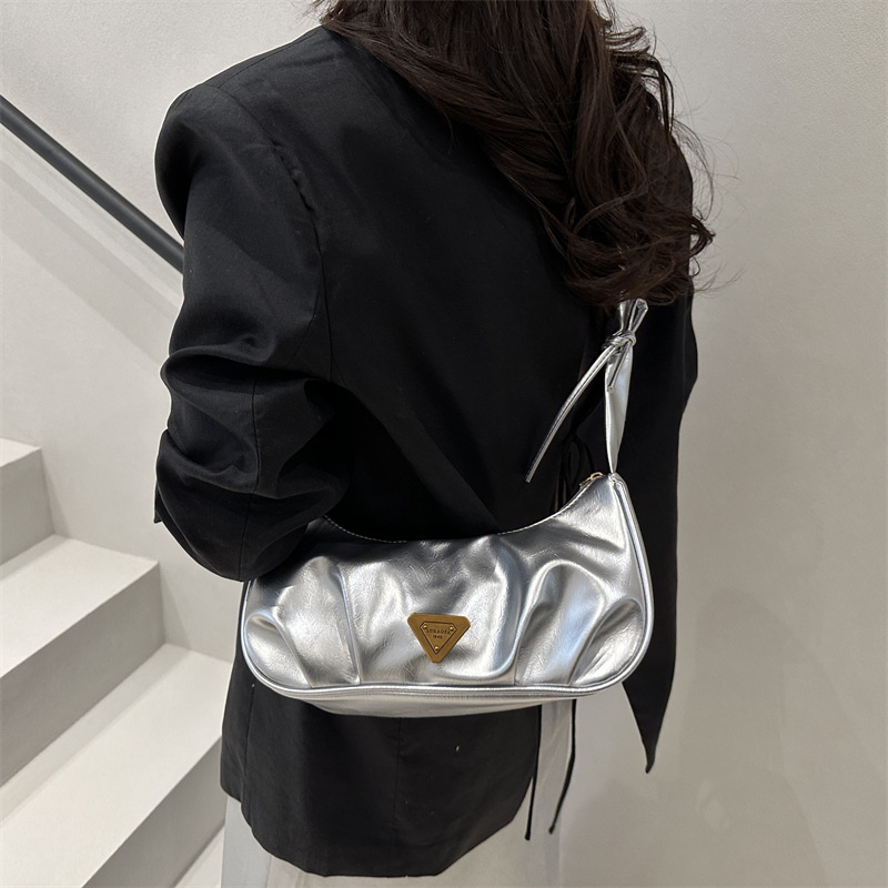Spring 2025 new high-end retro single-shoulder bag, underarm bag, versatile pleated dumpling bag, elegant women's bag details Picture