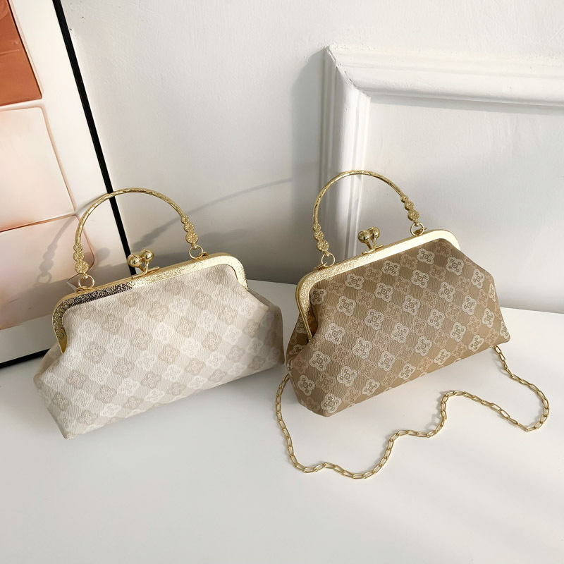 Fashionable seashell lock bag for women, 2025 new style chain diamond bag, single-shoulder bag, evening bag, crossbody handbag Application Scenario