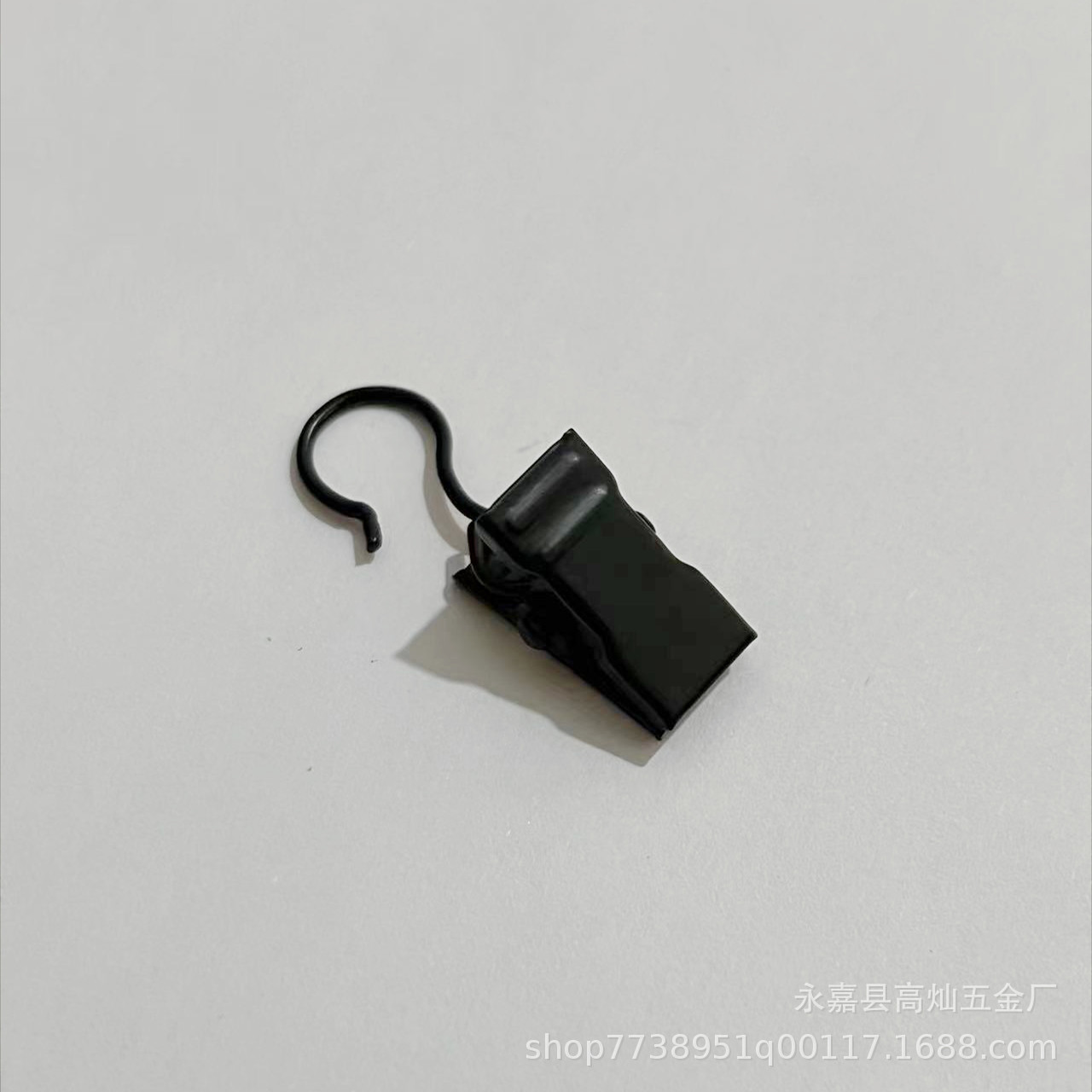Factory direct delivery of metal curtain clips, curtain clips, tapestries, background fabric clips with rings, open and closed alligator clips Application Scenario