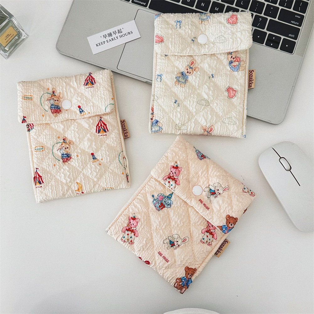 46271 Cute Sanitary Napkin Storage Bag, embossed cartoon bear sanitary bag, portable for touch-up and sundries storage when going out details Picture