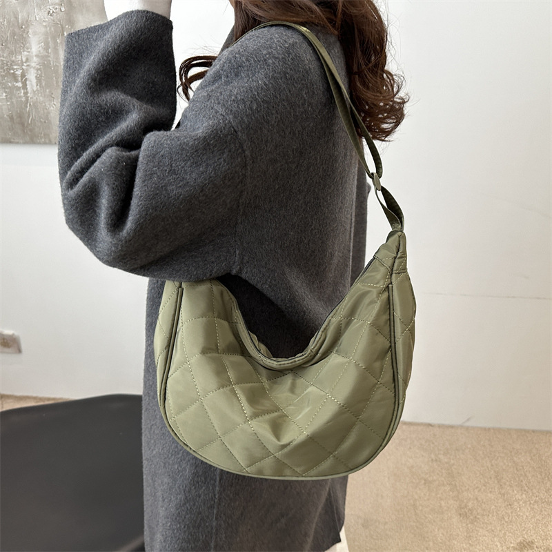 Solid color, simple diamond-shaped embroidered thread crossbody bag, dumpling bag, high-quality commuting, large-capacity women's single-shoulder bag details Picture