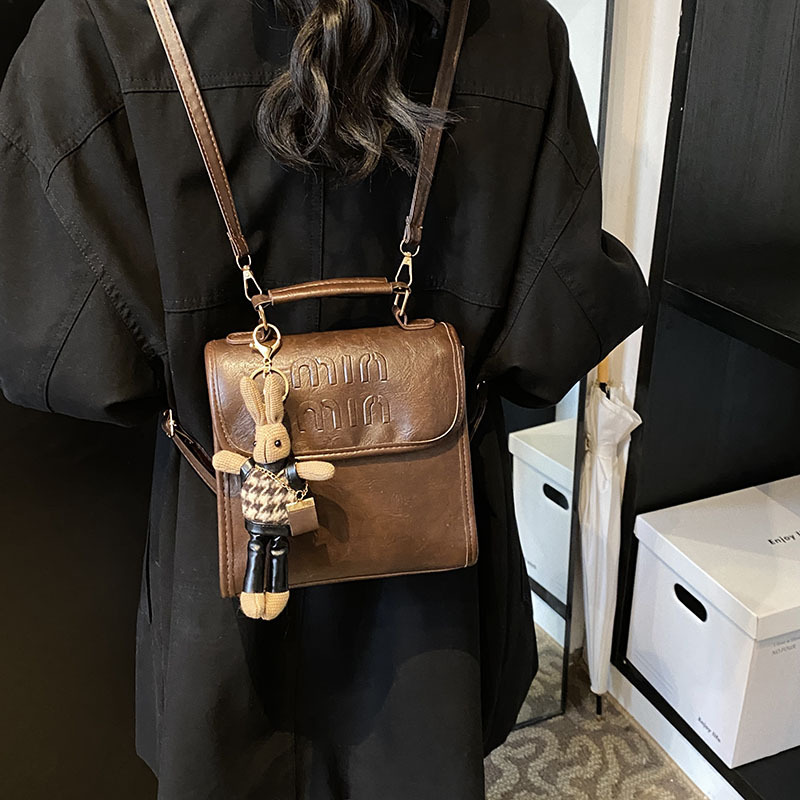 Autumn niche design, simple texture, trendy retro fashion backpack, 2024 new student bag, trendy crossbody bag details Picture