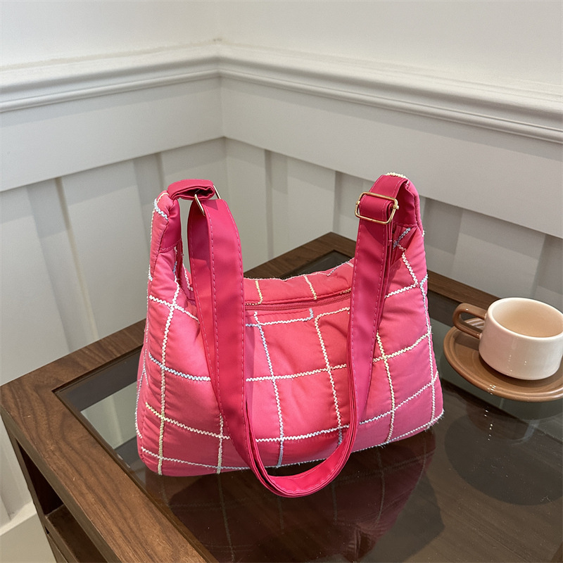 Large-capacity fashionable casual bag for spring 2025, versatile on Instagram. This year's popular Korean-style commuter tote bag for women full figure