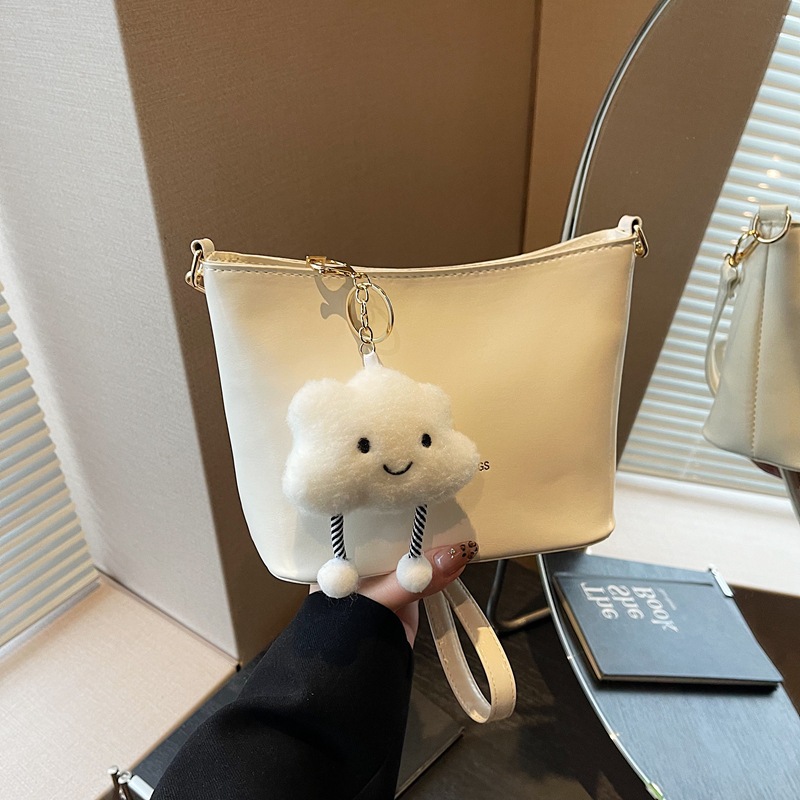 Retro, high-end and stylish underarm bag, 2024 new versatile commuter bucket single-shoulder crossbody bag full figure
