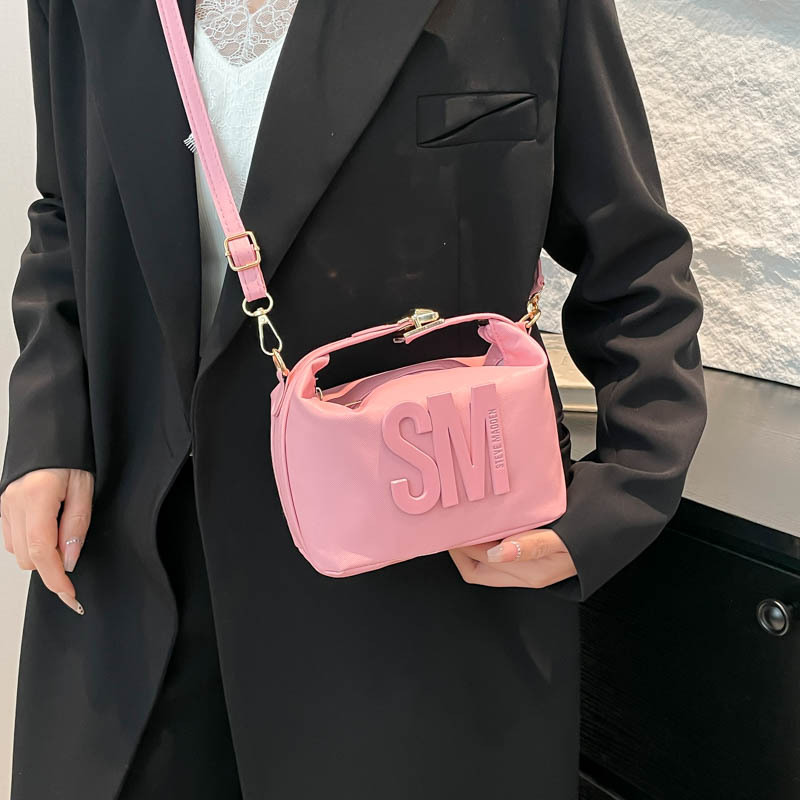 High-end, stylish and niche bag, 2025 new style women's bag, fashionable and versatile crossbody bag, commuter hand and shoulder bag details Picture