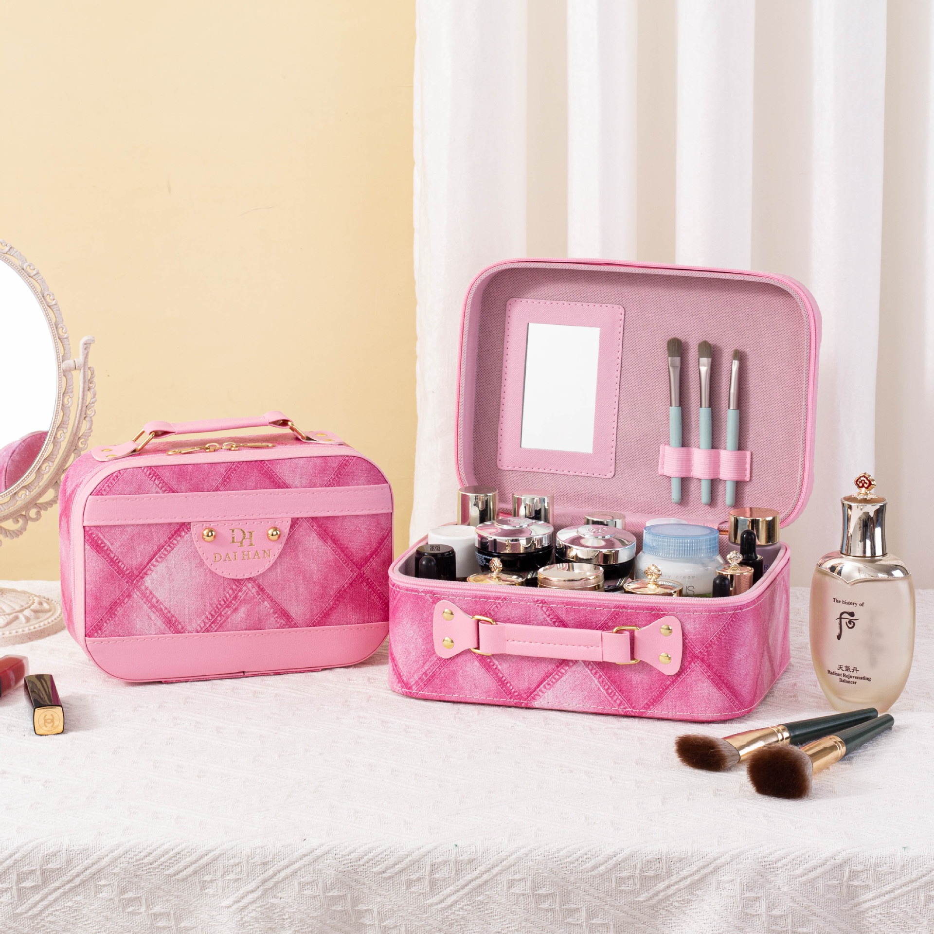 Wholesale of new fashionable large-capacity makeup bags, portable toiletry bags, souvenirs and hand-held makeup cases by beauty experts details Picture