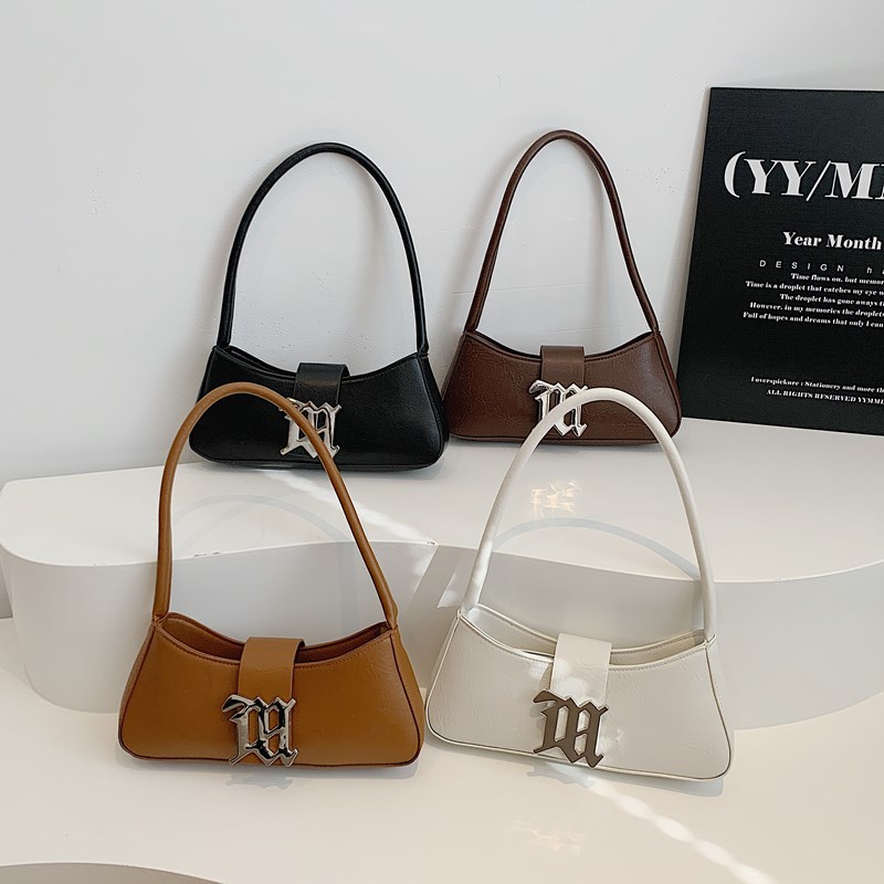 Cross-border fashion underarm bag, women's single-shoulder bag, Spring 2025 new style bag, texture and trendy baguette bag Application Scenario