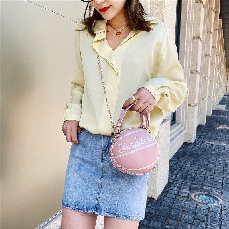 2024 New trendy, versatile, fashionable and individual basketball, simple and casual hand-held shoulder bag with a European and American style details Picture