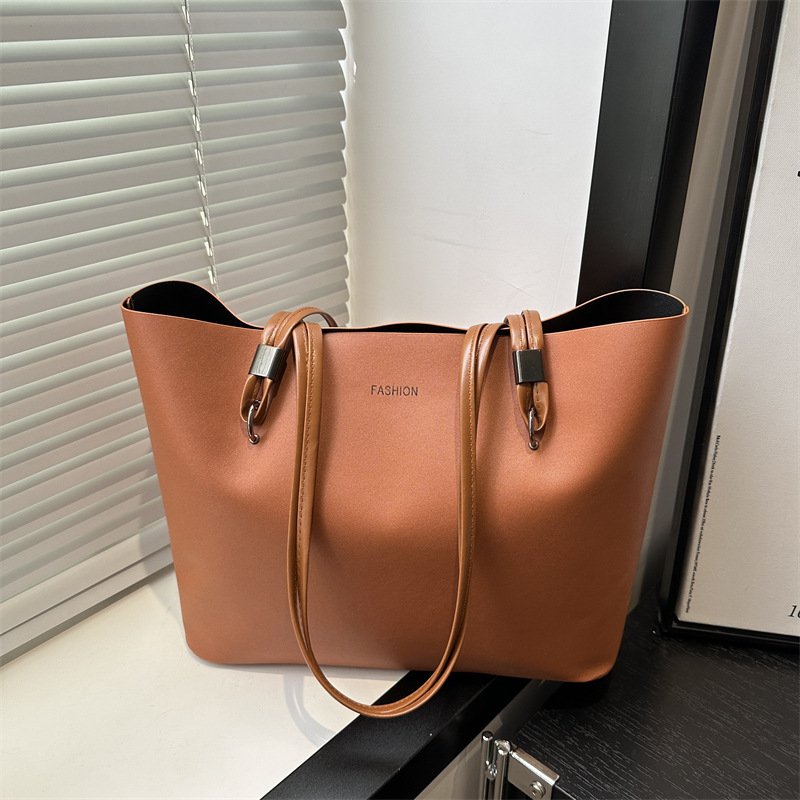 New women's bag 2025 New large-capacity, stylish and high-quality tote bag, a niche design single-shoulder bag for women full figure