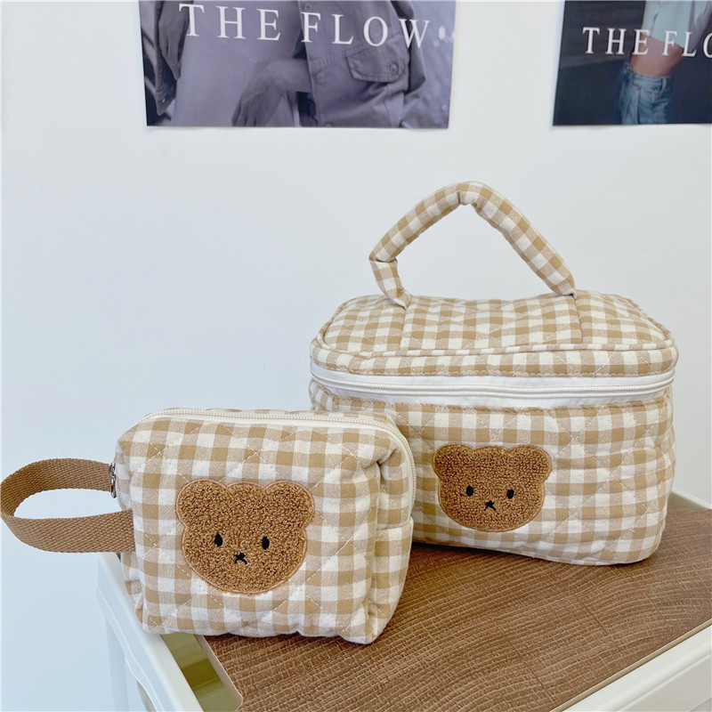 Cute cartoon bear makeup bag, large-capacity portable toiletry bag, travel storage bag, and niche skin care product storage bag full figure