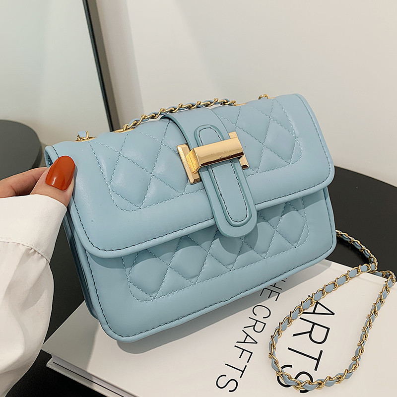 This year, the popular women's 2024 winter collection features a diamond-patterned embroidered thread small square bag, a solid color and stylish chain bag, and a single-shoulder bag full figure