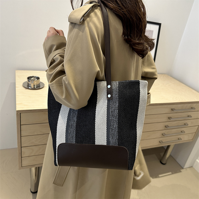 Stylish and high-quality women's bag 2024 New style, color-blocking striped canvas commuter tote bag, trendy single-shoulder bag Specification drawing