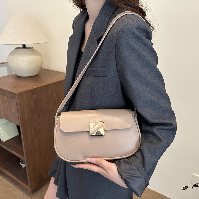 A new high-end and fashionable single-shoulder bag for women in 2025, with a retro texture and a small square design Specification drawing