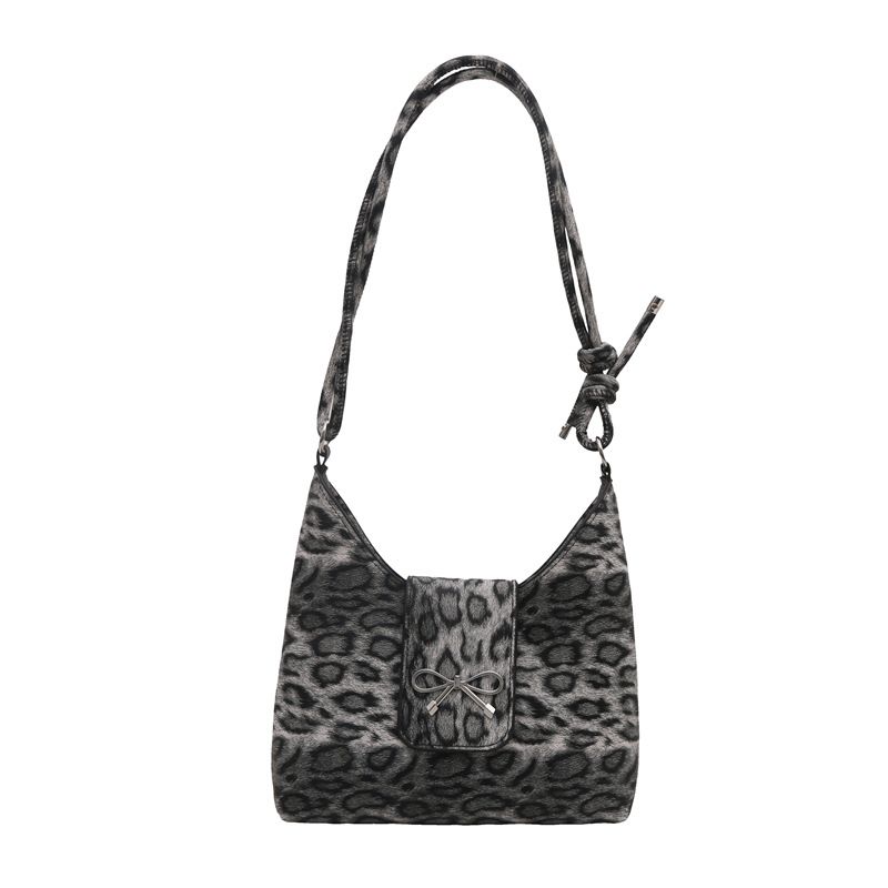 This year, the leopard print bucket bag is in fashion. It's a new high-capacity, versatile single-shoulder crossbody bag for women in 2024 Item Picture