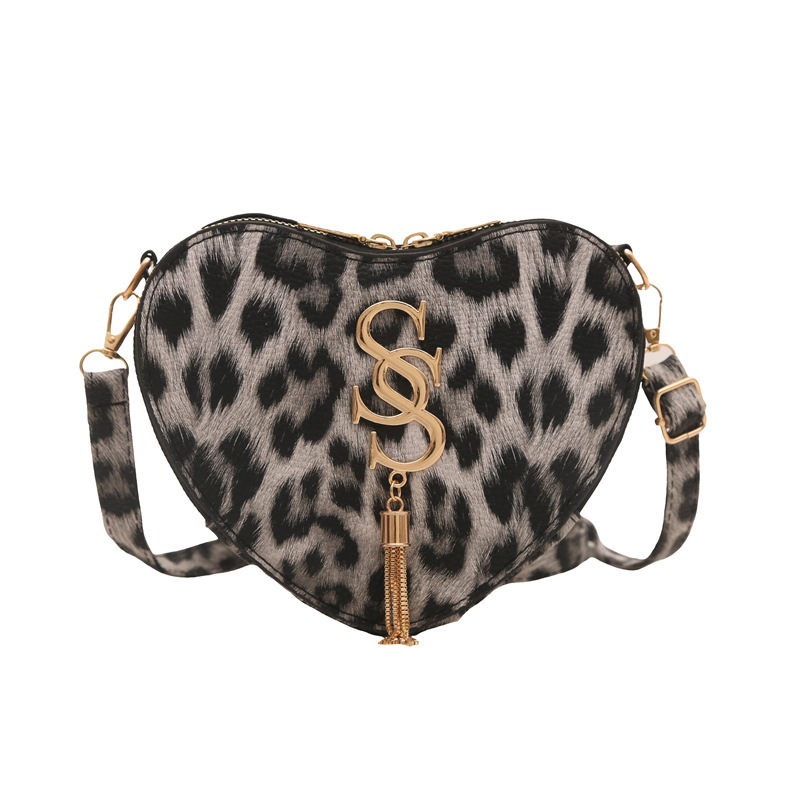 Fashionable heart single-shoulder coin purse, stylish leopard print accessory crossbody bag, 2025 new style heart-shaped bow chain bag Item Picture