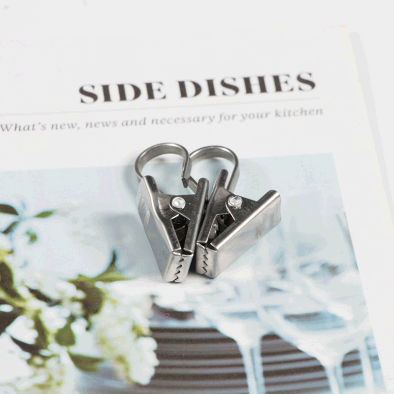 Factory wholesale of curtain clips in stock, stainless steel metal flat hooks, nickel-colored hooks, thickened toothed curtain clips full figure