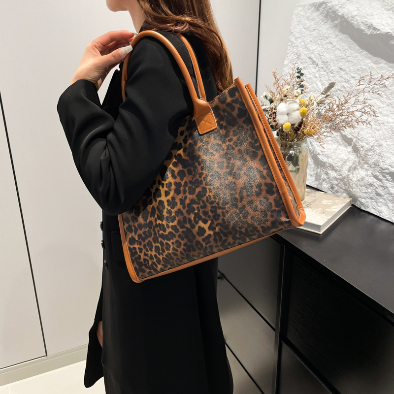A versatile leopard print single-shoulder underarm bag and a large-capacity commuter tote handbag for women in winter 2024 Specification drawing