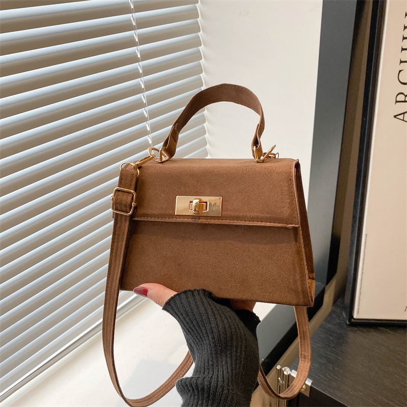 Spring 2025 new stylish and simple handbag, commuting lock shoulder bag, retro and trendy Korean-style crossbody small square bag full figure