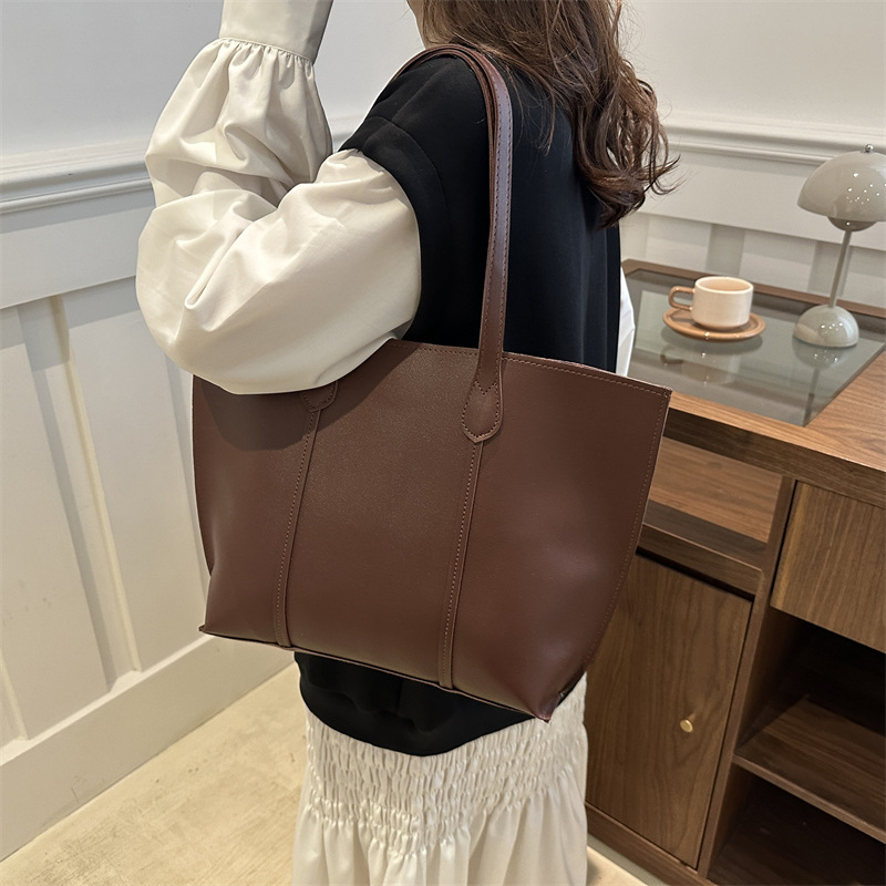 Winter handbag for women 2024 New Korean style, trendy and simple, large-capacity soft leather tote bag, fashionable and patchwork single-shoulder bag details Picture