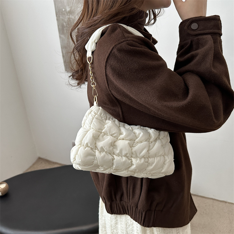 2024 New pleated cloud bag, Korean style niche fashion single-shoulder bag, trendy bubble underarm bag, cotton jacket chain bag details Picture