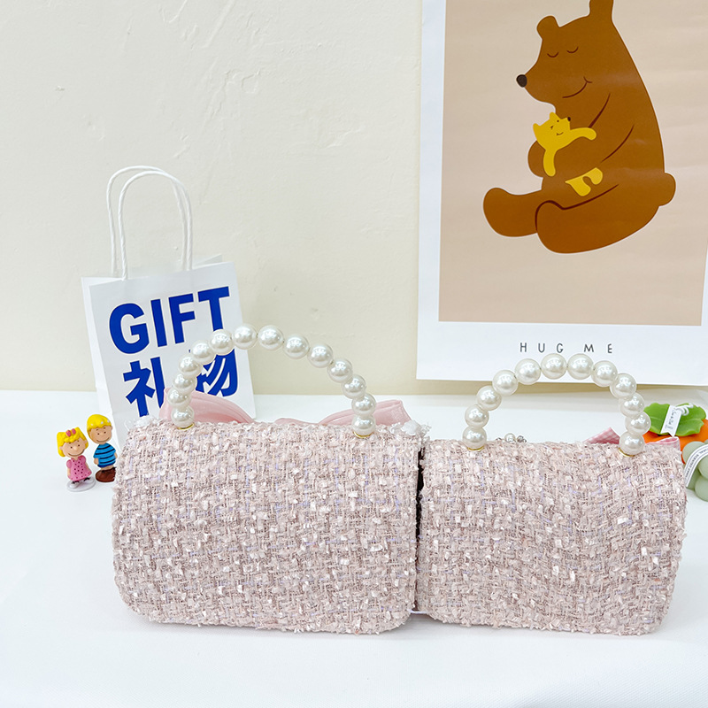 Xiaoxiangfeng Autumn and Winter new bow woolen Xiaoxiangfeng girls' handbag, stylish Little girl crossbody bag, coin purse Application Scenario